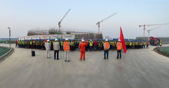 項目冷卻塔工作區突擊隊授旗儀式（攝影：王運瀅）